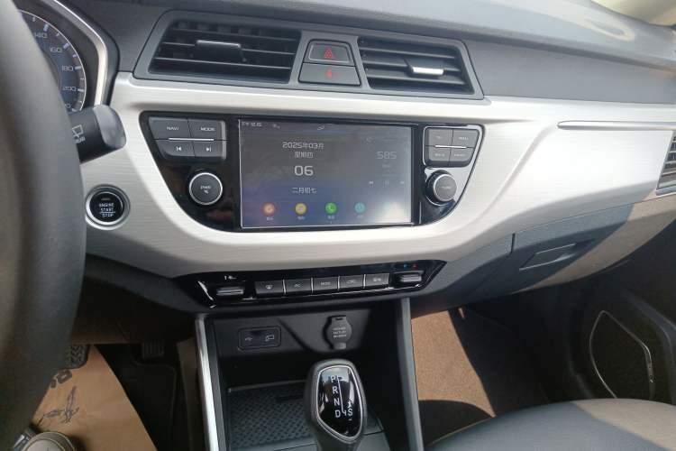 Used Geely Auto Vision X3 2019 Upgraded Model 1.5L CVT Elite Version Audio And AC Panel