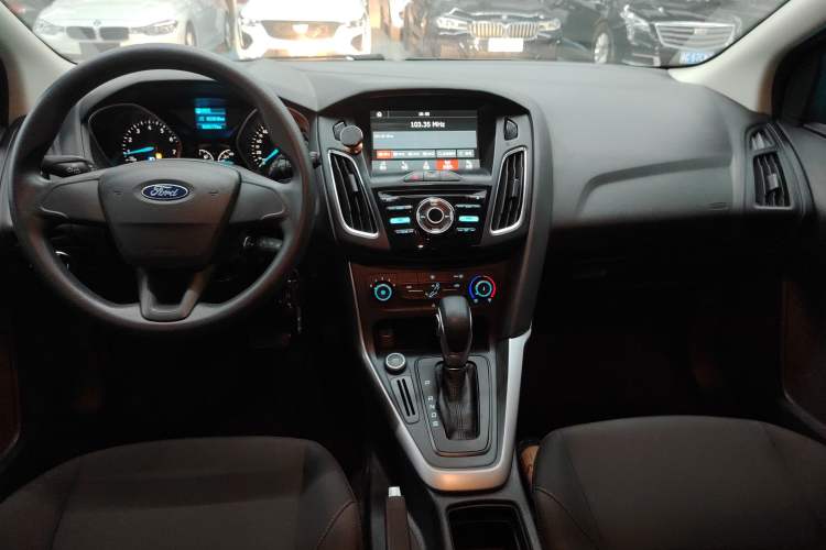 Used Ford Focus 2018 Hatchback Classic 1.6L Automatic Comfort Plus SmartDrive Edition Gear Lever