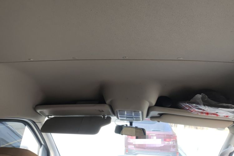 Used SAIC MAXUS Xintu V80 2019 2.5T Classic Edition 6-Speed Manual – Aoyuntong Short Wheelbase Mid-Height Design 5/6 Seats Headliner