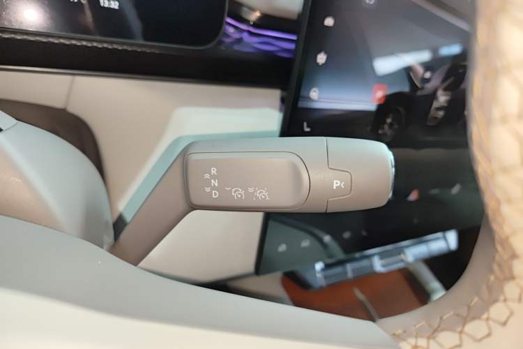 Used Zeekr 7X 2025 75 kWh Rear-Wheel Drive Intelligent Driving Version Gear Lever