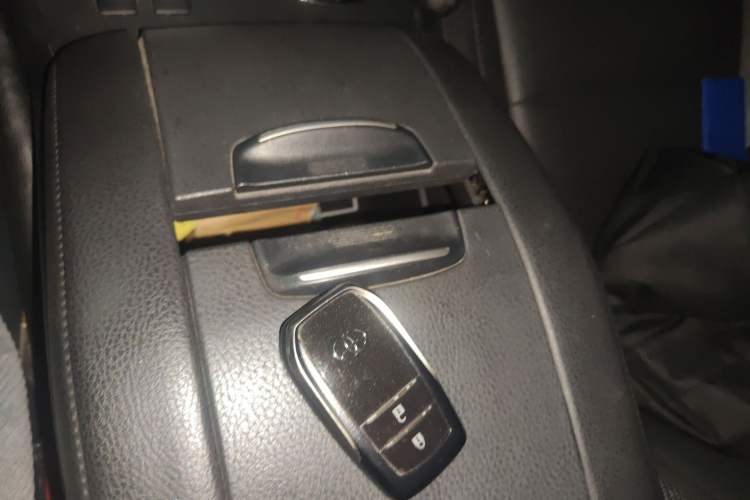 Used Toyota Highlander 2015 2.0T Four-Wheel Drive Luxury Edition 7-Seater Vehicle Key