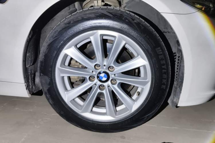 Used BMW 5 Series 2014 520Li Elegant Model
