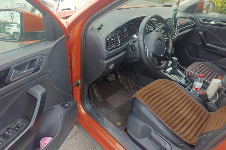 Used Volkswagen T-ROC 2018 280TSI DSG Two-Wheel-Drive Comfort Version China V Standard Interior 3