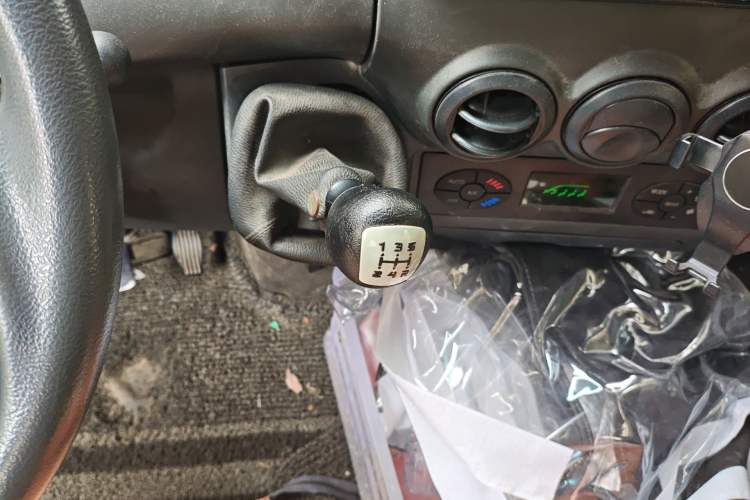 Used Iveco Power Daily 2013 2.8T-A32 Express Version Gear Lever