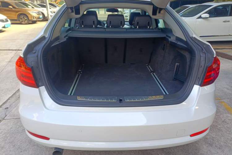 Used BMW 3 Series GT 2013 320i Leading Model
