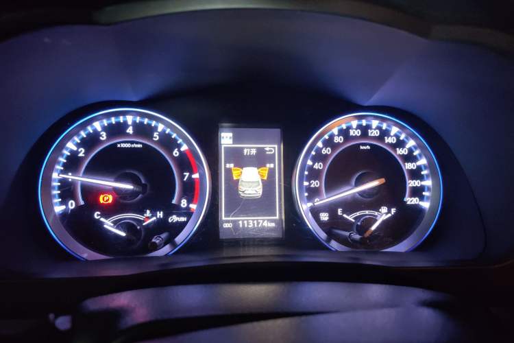 Used Toyota Highlander 2018 2.0T Two-Wheel-Drive Luxury Edition 7 Seats Emission Standard China V
