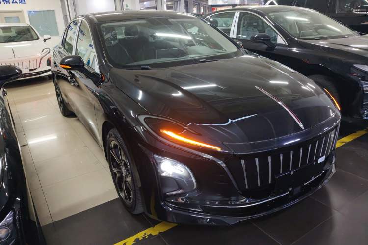 Used Hongqi E-QM5 2023 Revised Version Basic Travel Edition Front Right 45 Deg