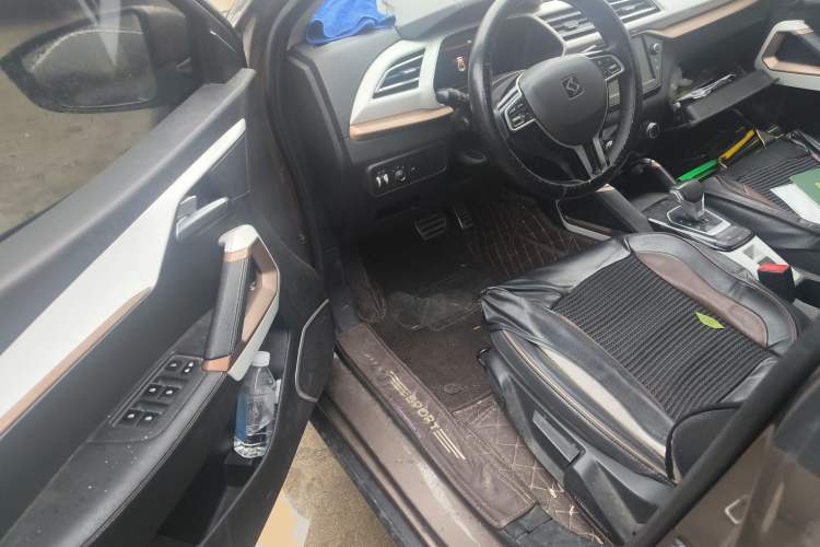 Used SOL E20X 2020 Extraordinary Edition Interior 3