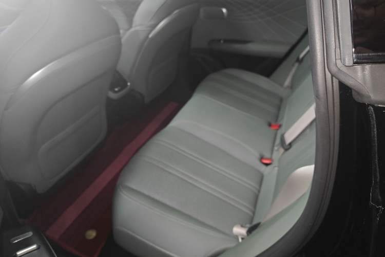 Used Deepal S07 2025 215Max Huawei Qiankun Intelligent Driving ADS SE Range-Extended Version
