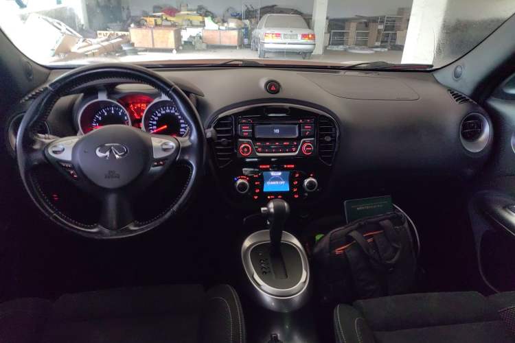 Used Infiniti ESQ 2014 1.6L Spontaneous Edition
