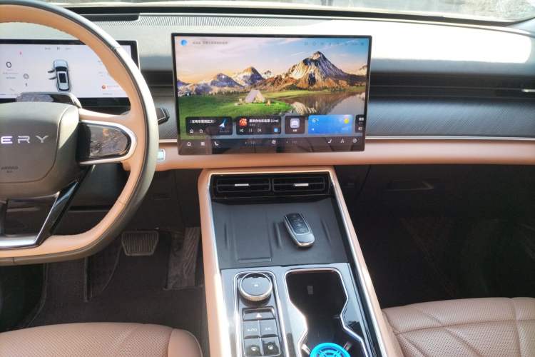 Used Chery Tiggo 8 L 2024 2.0T Two-Wheel Drive Prestige Version 5 Seats