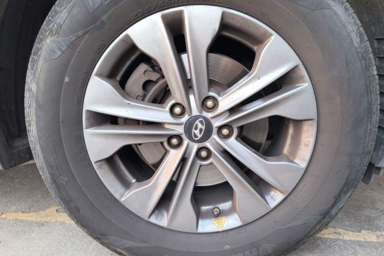 Used Hyundai Santa Fe 2015 2.0T Automatic Two-Wheel Drive Smart Version 5 Seats