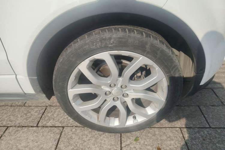 Used Land Rover Range Evoque 2014 2.0T 5-Door Ignite Edition Right Front Wheel Hub