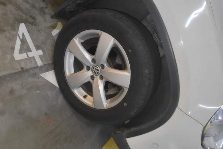 Used Volkswagen Tiguan 2010 1.8 TSI Automatic Two-Wheel Drive Trend Edition Right Front Wheel Hub