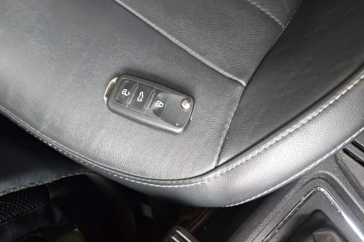 Used Volkswagen Lavida 2017 1.6L Manual Comfort Edition Vehicle Key