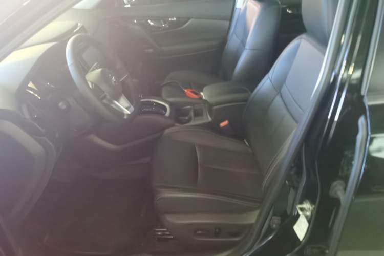 Used Nissan X-Trail 2023 Classic 2.0L Two-Wheel Drive Smart Connect Premium Edition