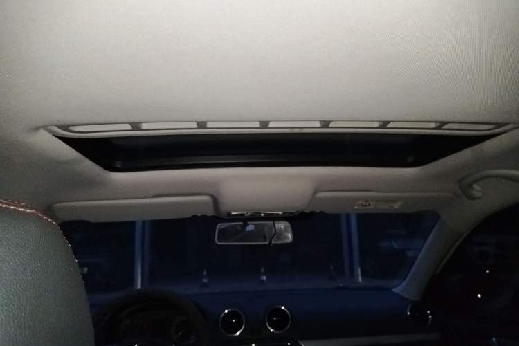 Used Volkswagen Jetta 2017 1.5L Manual Comfort Model Headliner