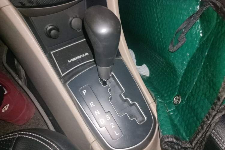 Used Hyundai Verna (older generation) 2014 1.4L Automatic Leading-Edge GLX