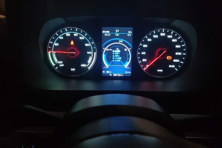 Used BYD Tang New Energy 2018 DM 2.0T All-Wheel Drive Smart Connect Advanced Model 7 Seats China V Emission Standard
