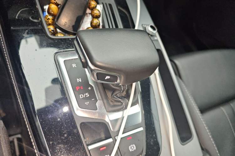 Used Audi Q5L 2022 40T Fashionable and Dynamic Model Gear Lever