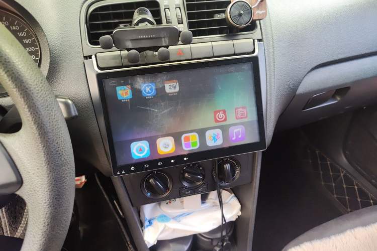 Used Volkswagen Polo 2013 1.4L Manual Fashion Edition Audio And AC Panel