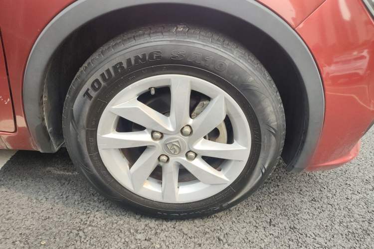 Used Baojun 310W 2017 1.5L Manual Fashion Model China V Right Front Wheel Hub