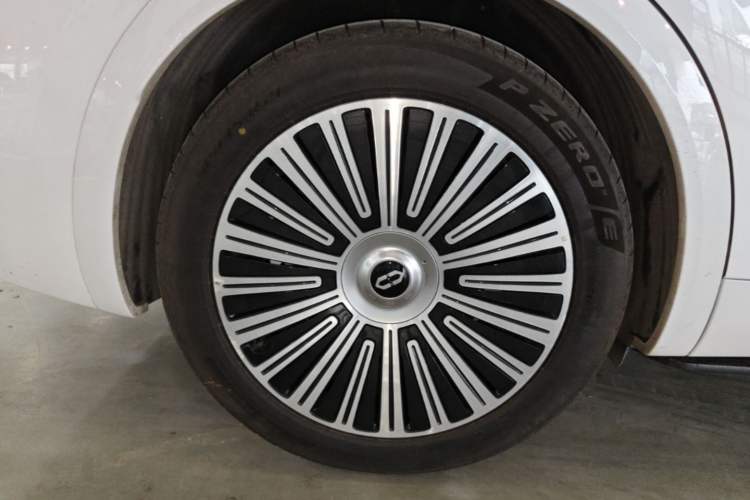 Used Hima AITO M8 2025 Extended-Range Ultra Version 53.4 kWh 6-Seater Edition
