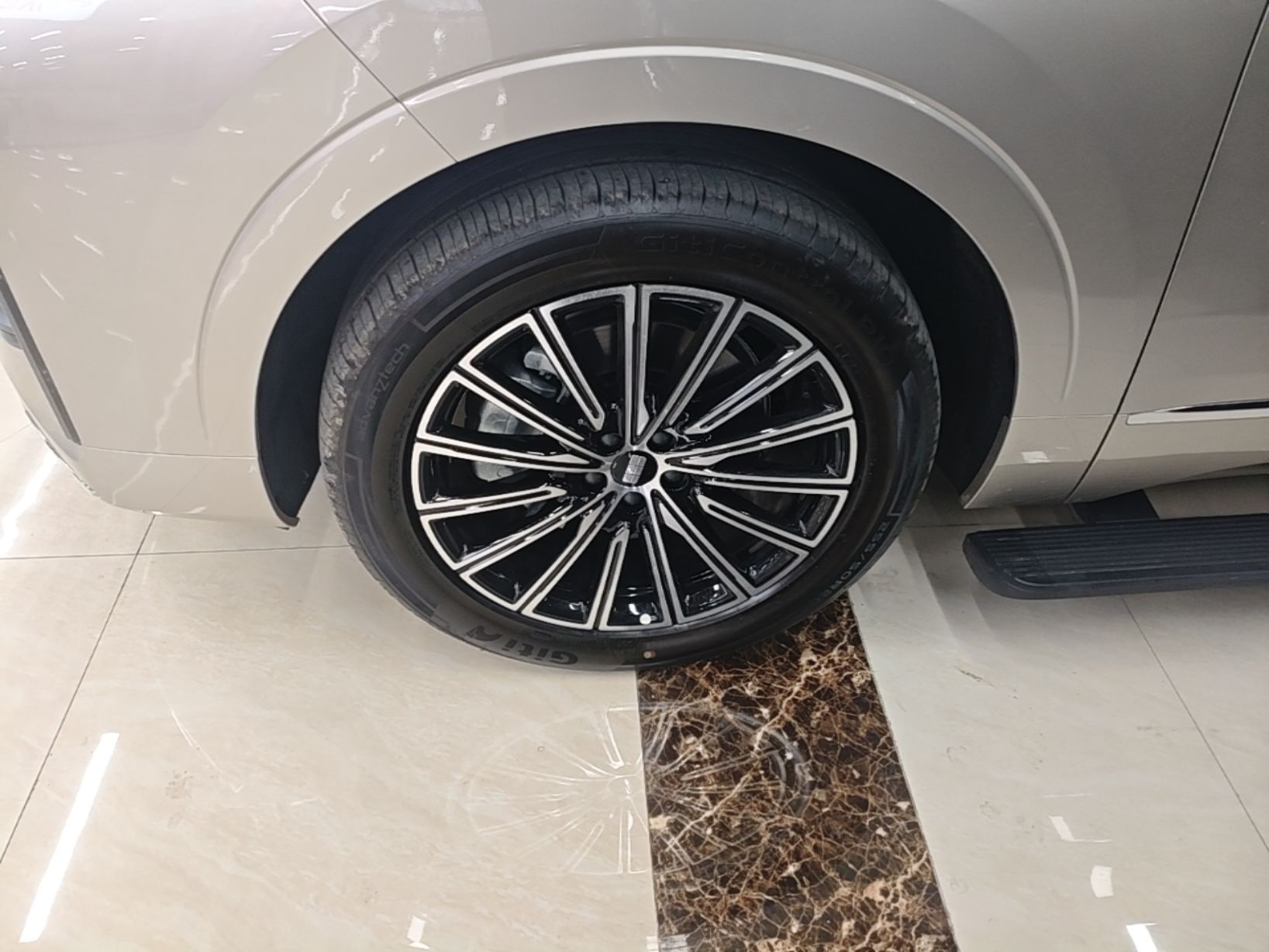 Geely Galaxy M9 2025 Model 230km Two-Wheel-Drive Long-Distance Edition — снимка 10