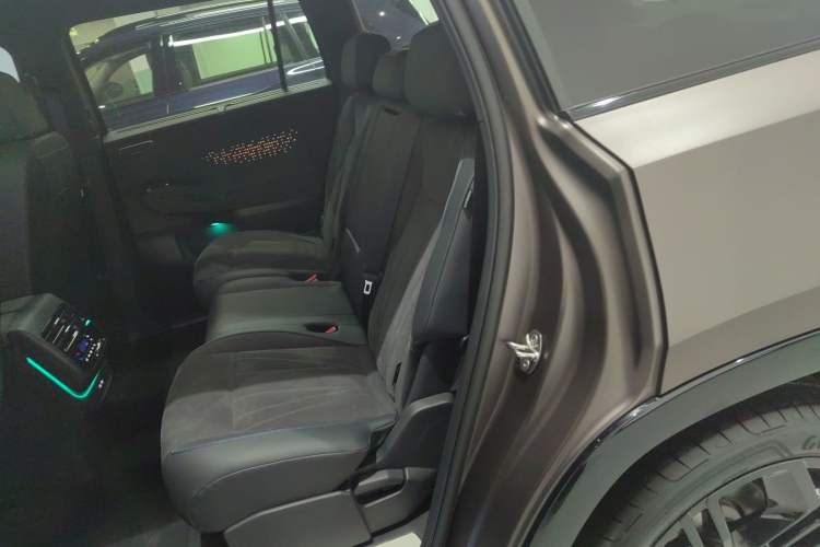 Used Volkswagen Teramont 2025 Tiguan Pro 450TSI Four-Wheel Drive Summit Edition Left Rear Seat