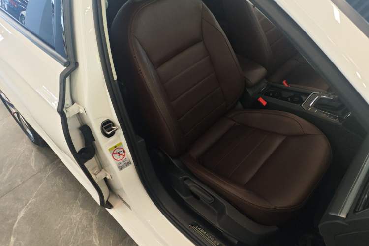 Used Volkswagen Lamando 2018 230TSI DSG Fashion Edition Right Front Seat