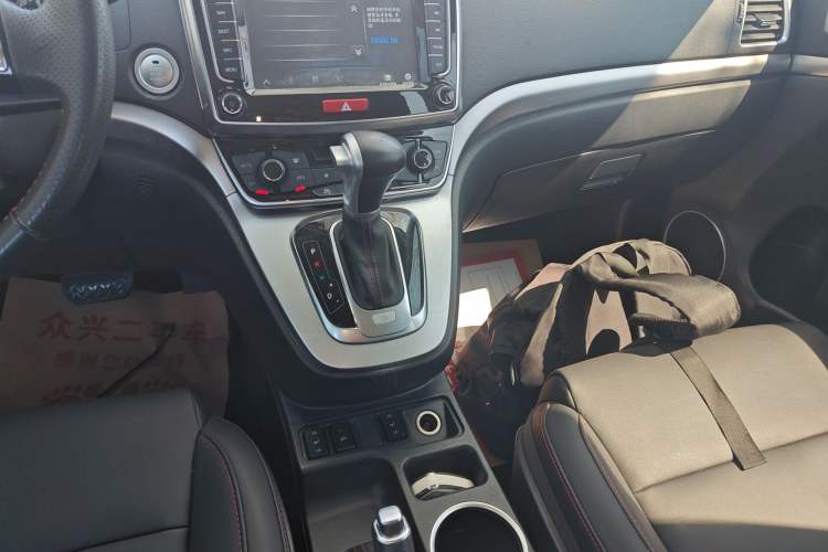 Used Haval H6 2015 Sport Edition 1.5T Automatic Two-Wheel Drive Luxury Model Gear Lever