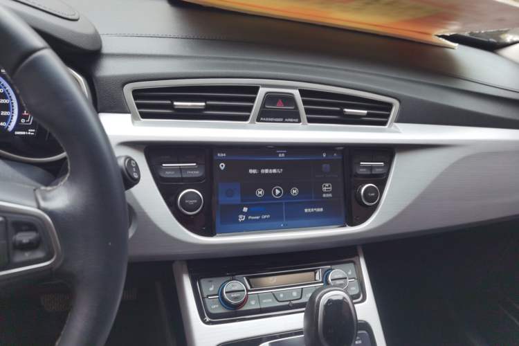 Used Geely Auto Emgrand X7 Sport 2016 1.8TD Automatic Smart Model Audio And AC Panel