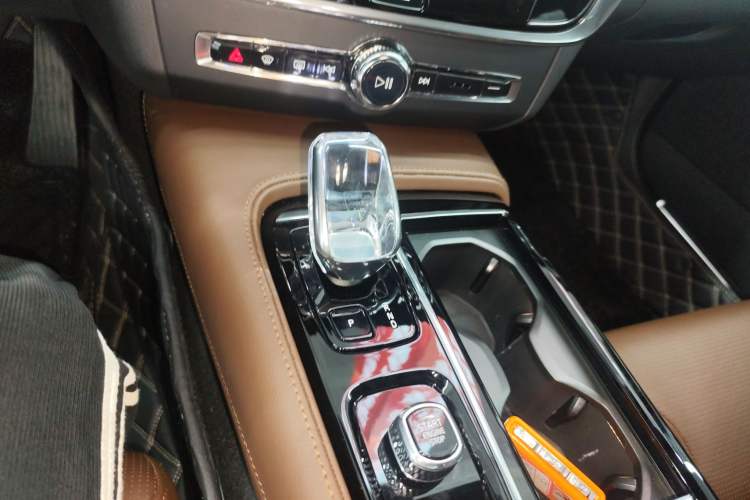 Used Volvo S90 New Energy 2023 T8 Plug-in Hybrid All-Wheel Drive Long-Range Luxury Edition