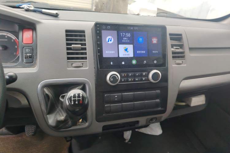 Used Foton Scenic G7 2017 2.0L Long-Wheelbase Commercial Van High Roof 6-Seater 4Q20M
