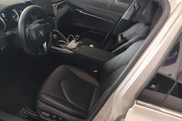 Used Toyota Camry 2021 2.0G Luxury Edition
