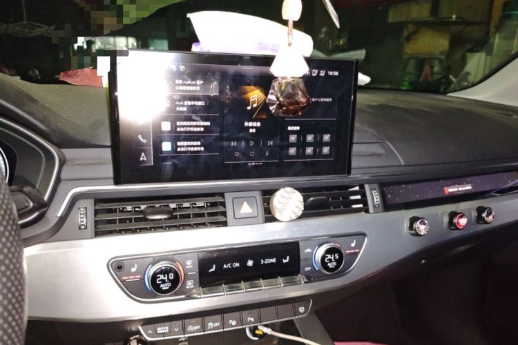 Used Audi A4L 2022 40 TFSI Luxury Dynamic Model Audio And AC Panel