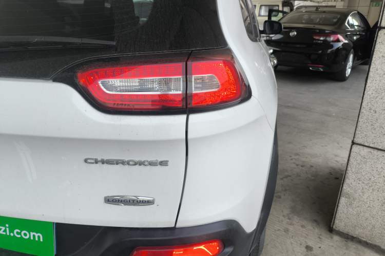 Used Jeep Cherokee 2016 2.4L Leading Edition

