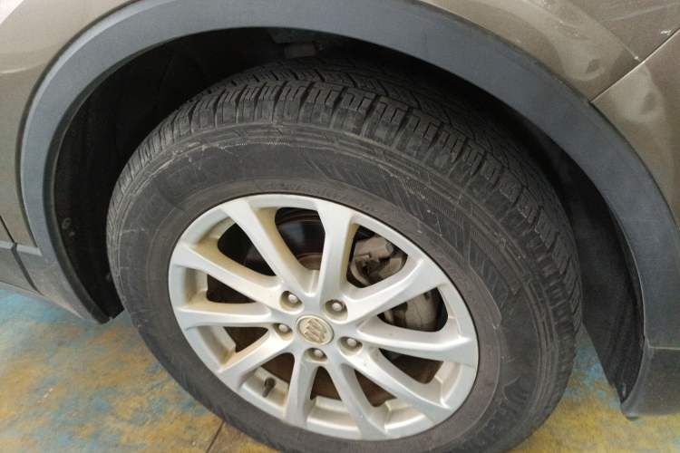 Used Buick Envision 2017 20T Two-Wheel Drive Elite Version Right Front Wheel Hub