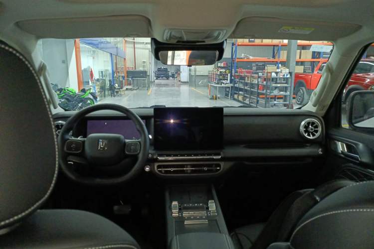 Used Tank 300 2025 2.4T Diesel Version Center Console