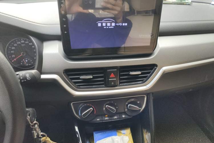 Used Kia Sportage R 2019 2.0L Manual Fashion Edition Audio And AC Panel