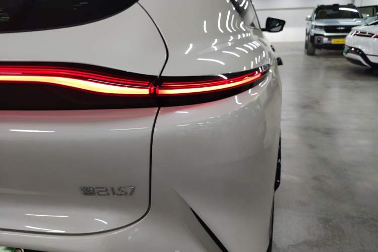 Used IM LS7 2024 90 kWh Max Elite Rear-Drive Version
