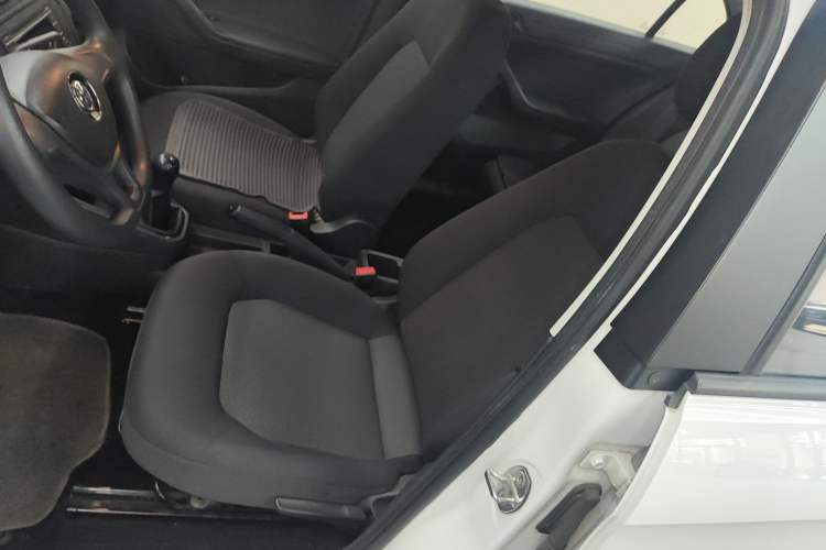 Used Volkswagen Jetta 2017 1.5L Manual Fashion Edition
