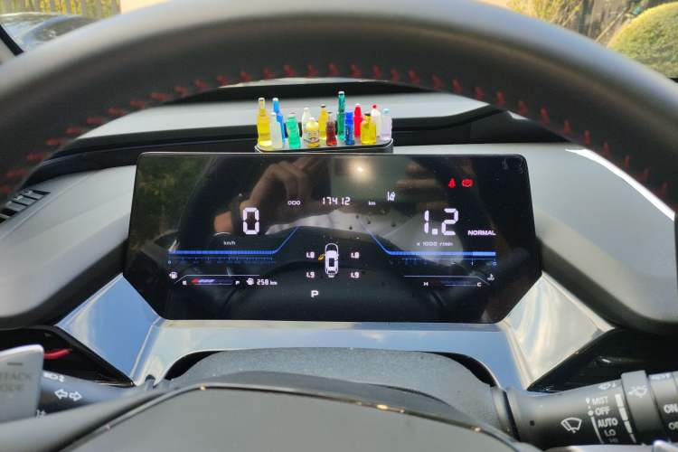 Used CHANGAN OSHAN Z6 2023 Blue Whale 1.5T DCT Smart Luxury Model
