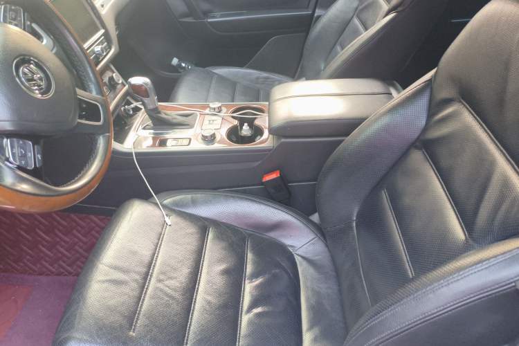 Used Volkswagen Touareg 2011 3.0 TDI Diesel Comfort Version Left Front Seat