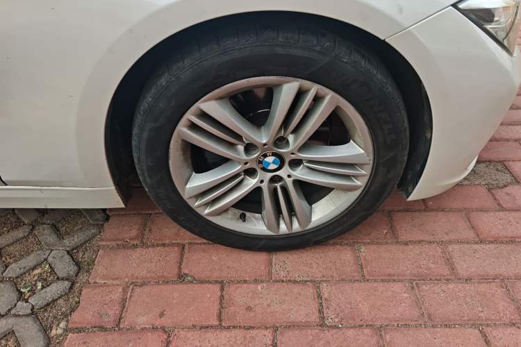 Used BMW 3 Series 2017 320Li Fashion Model Right Front Wheel Hub