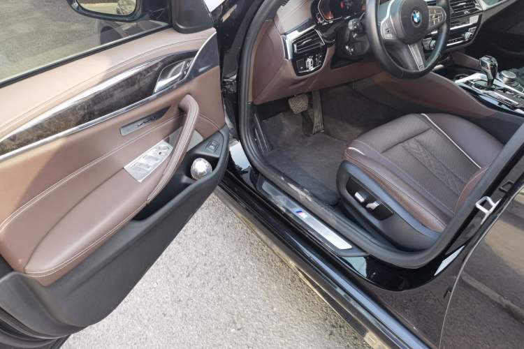 Used BMW 5 Series 2022 Second Facelift 525Li M Sport Package
