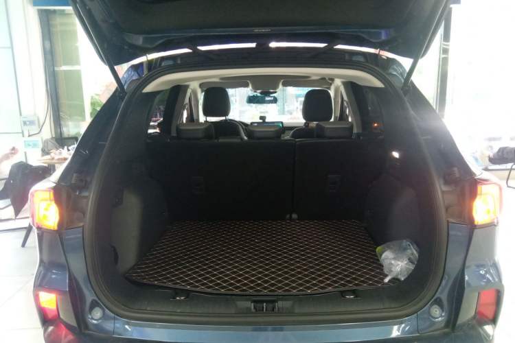 Used Ford Escape 2020 EcoBoost 245 Two-Wheel-Drive Comfort Edition Trunk