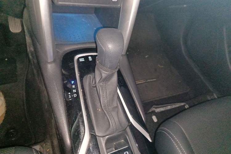 Used Toyota FRONTLANDER 2023 2.0L Smart Electric Hybrid Dual-Engine Deluxe Version Gear Lever