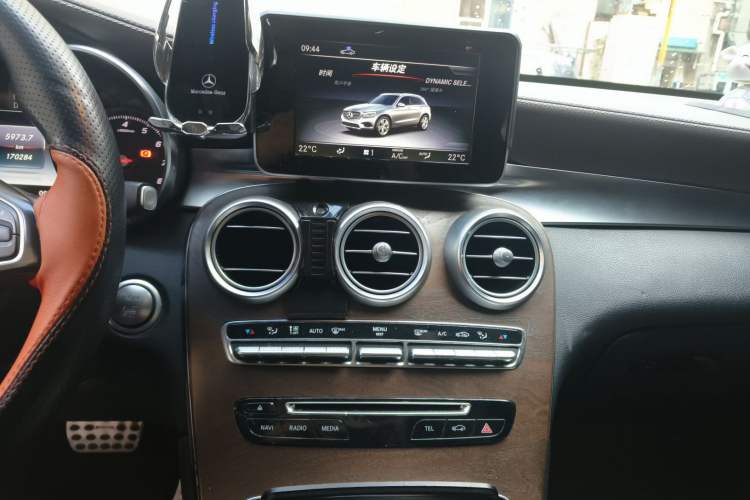 Used Mercedes-Benz GLC 2018 Refreshed GLC 300 4MATIC Dynamic Edition