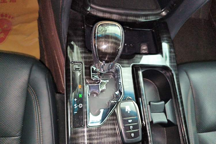 Used Toyota Crown 2015 2.0T Fashion Edition
